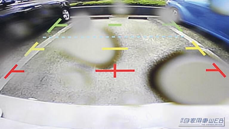 「雨で後ろが全然見えない…」バックモニターの邪魔をする水滴。超簡単施工で映像がクリアに！ 車種問わず対応の［カーメイト・C108 エクスクリア カメラコーティング］