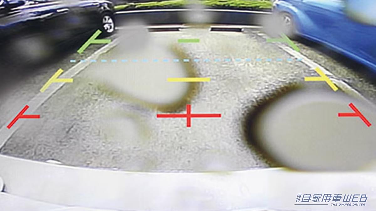 「雨で後ろが全然見えない…」バックモニターの邪魔をする水滴。超簡単施工で映像がクリアに！ 車種問わず対応の［カーメイト・C108 エクスクリア カメラコーティング］