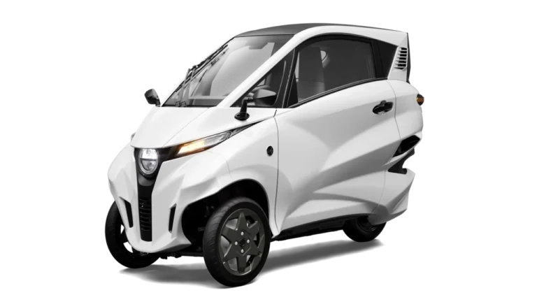 都市型小型EV「Lean3(リーンスリー)」|バイクでもクルマでもない、169万円の三輪EV「Lean3」は最高60km/h! ゴルフバッグも積めるエアコン付き一人乗りEV、オートバックスで受注開始