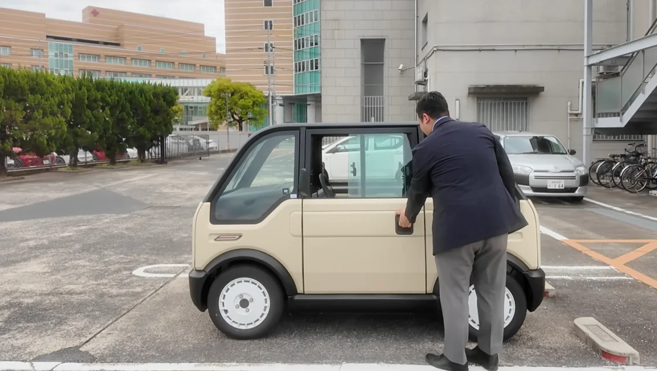 ｜最高60km/h・航続100kmの1人乗り超小型EVが本格量産へ！ KGモーターズ「mibot」が4.7億円を調達、街を変える超小型EVとは？