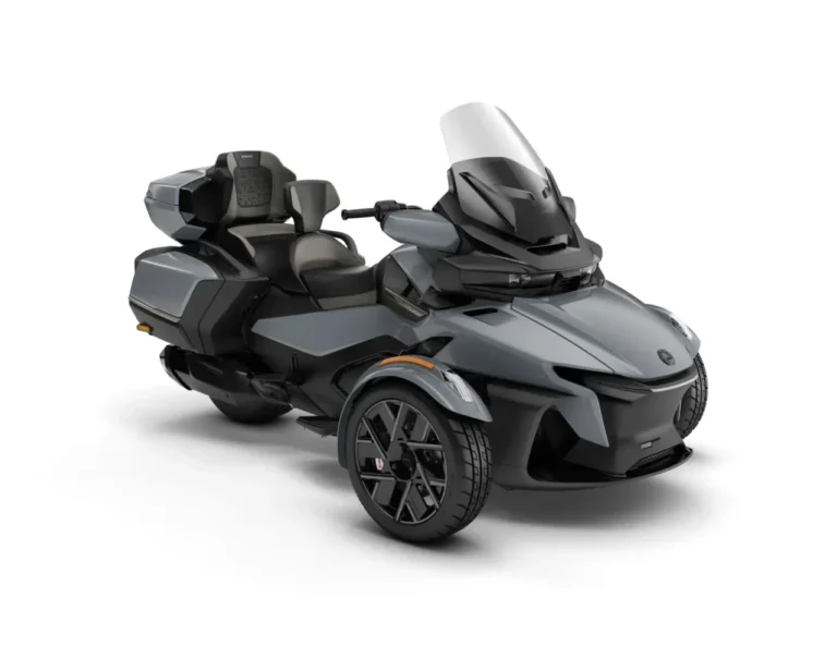Spyder RT Limited Sea-To-Sky ドロマイトグレー｜「187万円～」「前2輪・後1輪」AT普通免許でツーリングが楽しめる!? 3輪「Can-Am」新型Rykerなど2027年モデル7車種を発表