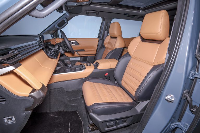 新型パジェロのシート｜新型パジェロ、現在判明していること10選！日本発売時期や4WDシステムなど気になるポイントを解説
