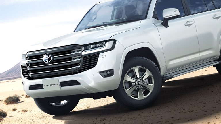【ついに登場】新型ランクル300一部改良！最新ハイブリッド＆実用ディーゼルが新登場