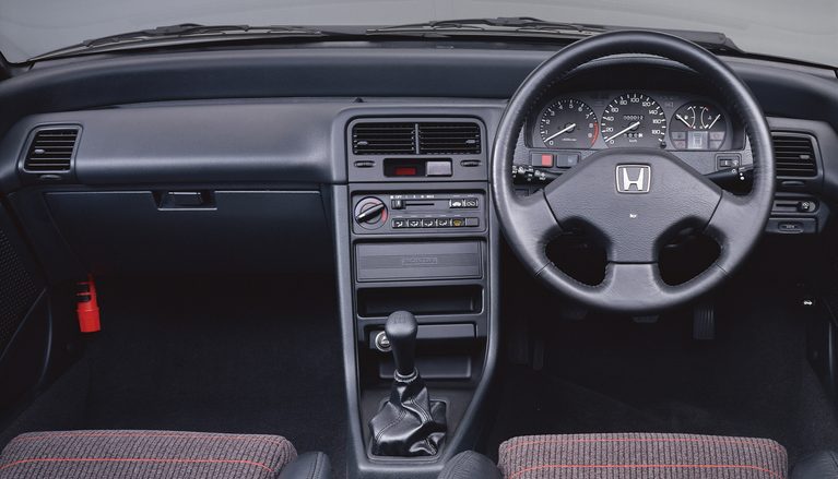 ２代目CR-X （インパネ）｜【名車の光と影】時代に抗う“変身”は正解だったのか？ 軽量スポーツの異端児『ホンダCR-X＆CR-Z』