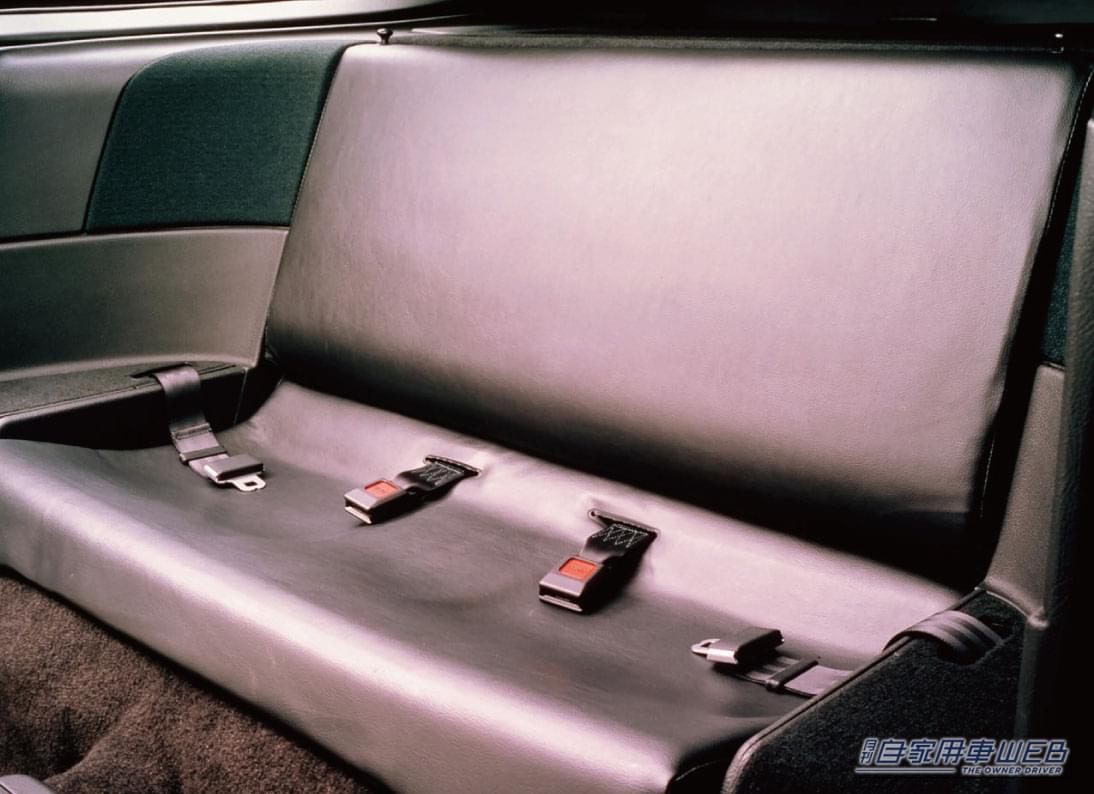 2代目CR-X (リアシート)|【名車の光と影】時代に抗う“変身”は正解だったのか? 軽量スポーツの異端児『ホンダCR-X&CR-Z』