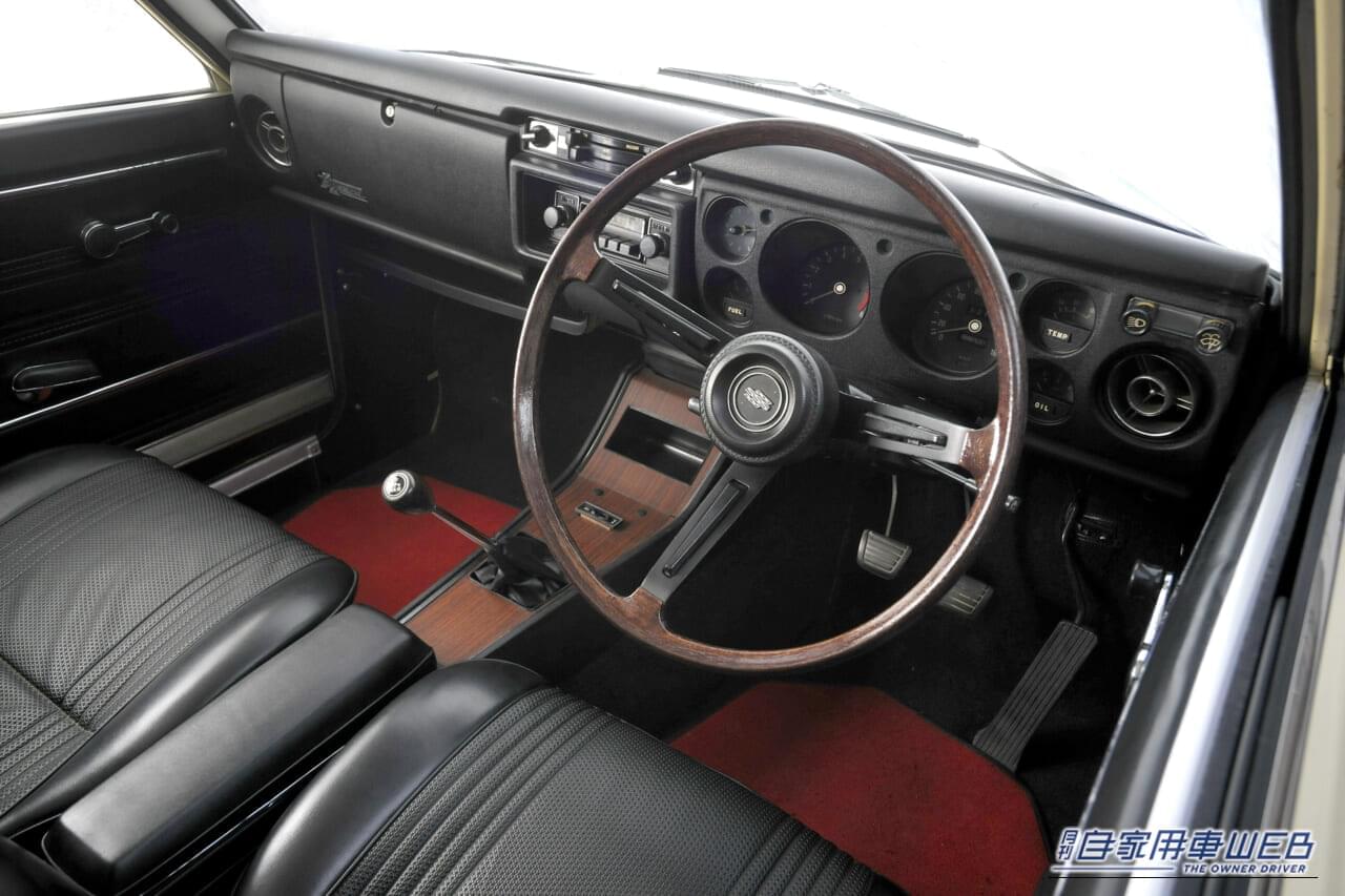 1970年式の「ダットサン・ブルーバード 2ドアクーペ 1600SSS」の室内、運転席｜「国産車のデザインを根底から変えた…」時代を先取ったスーパーソニックラインが印象的な60年前の日産車。海外でも評価が高かった大ヒットモデル［ダットサン・ブルーバード（510型）］