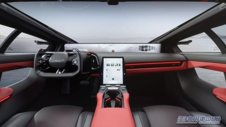 エグゾボット インテリア｜サウジ発の新型EV「EXOBOT」登場！ 1111馬力・1500Nmで0-100km/h加速2.1秒、全長5.26mの超大型セダン