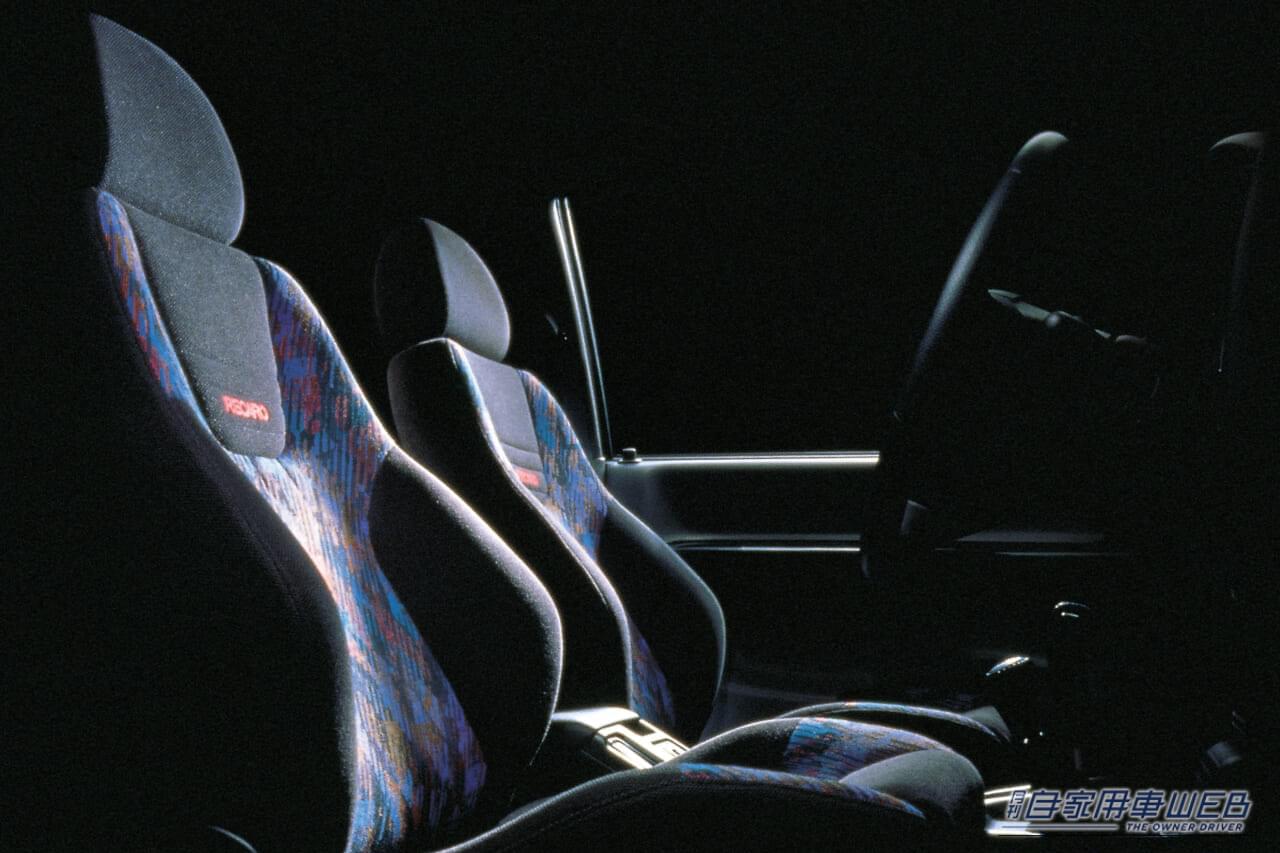いすゞのビークロスのフロントシート｜「強烈な個性を放つデザインが印象的」発売から約30年を経た今も色褪せないフォルム。カニエ・ウェストの愛車としても知られる［いすゞ・ビークロス］を紹介