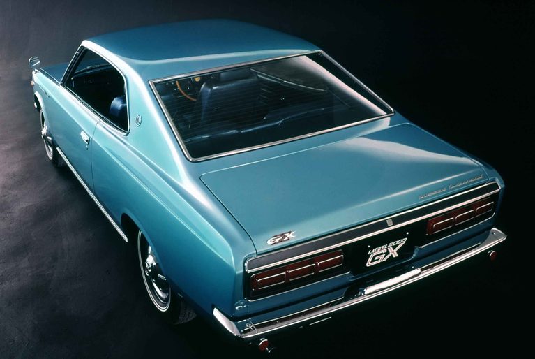 2ドアハードトップ2000GX (1970年)リア|「59年前に登場、欧州基準の走りを目指したハイオーナーカー」 旧プリンス自動車から継承された『G型エンジン』と『流れるウインカー』…、先進技術を纏った高級車【初代・日産ローレル】