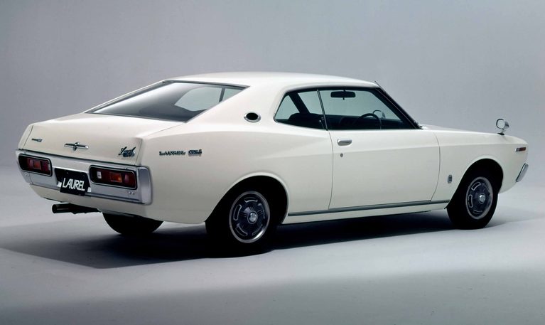 2代目ローレル2ドアハードトップ(リア)|「59年前に登場、欧州基準の走りを目指したハイオーナーカー」 旧プリンス自動車から継承された『G型エンジン』と『流れるウインカー』…、先進技術を纏った高級車【初代・日産ローレル】
