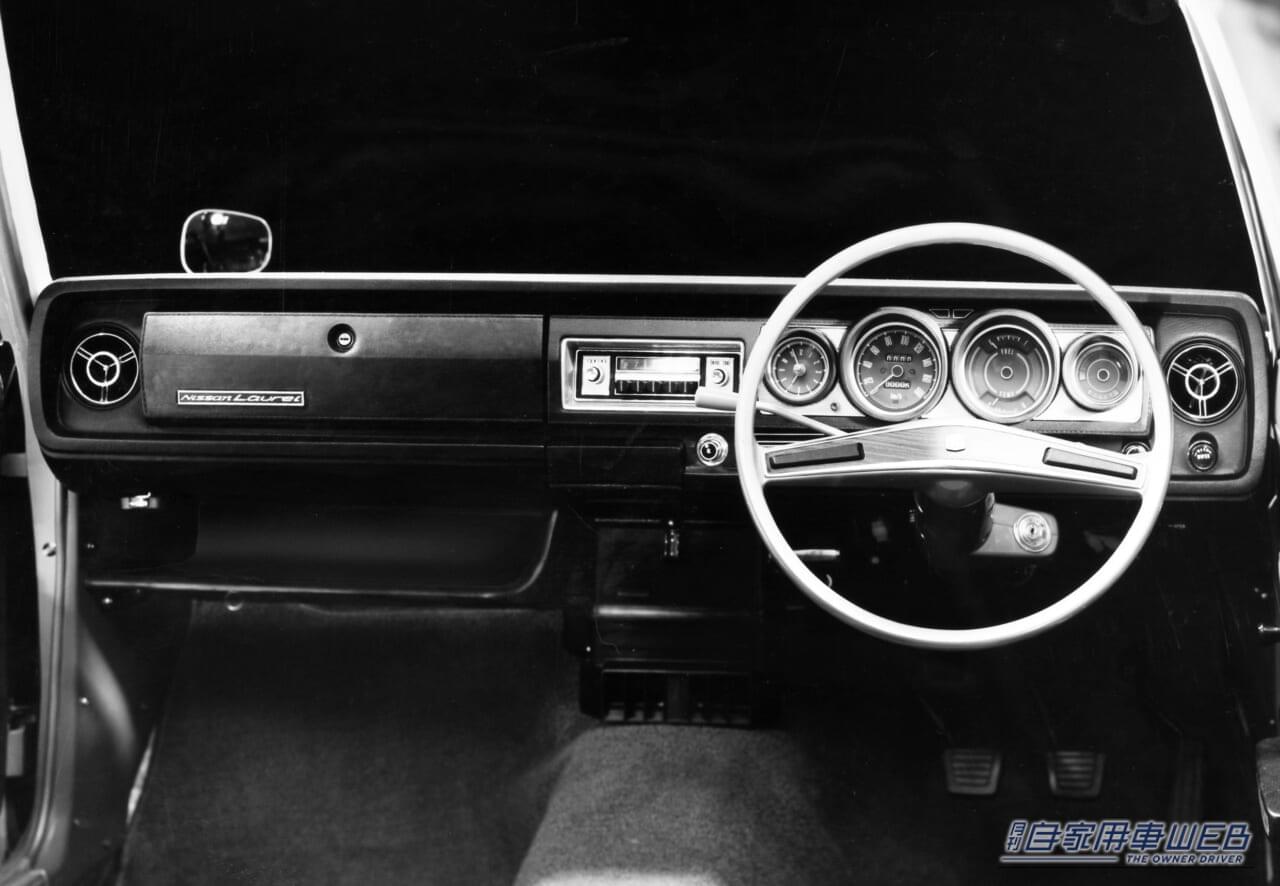 初代ローレルの運転席周り|「59年前に登場、欧州基準の走りを目指したハイオーナーカー」 旧プリンス自動車から継承された『G型エンジン』と『流れるウインカー』…、先進技術を纏った高級車【初代・日産ローレル】