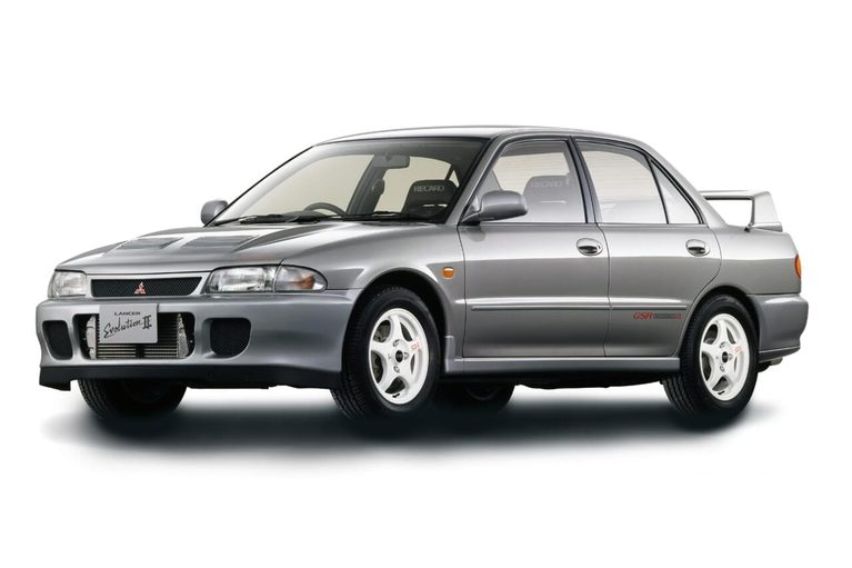 1994年に登場したランサーエボリューションⅡ｜「見た目は驚くほどフツーだった…」34年前に誕生した初代から、進化を遂げたⅢまで。ファミリーセダンにとんでもない心臓をブチ込んだ［三菱・ランサーエボリューション］
