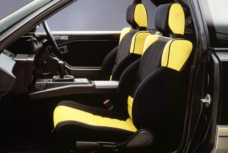 初代MR2 シート｜【成功と失敗の舞台裏・名車の商品企画室  No.01】ユーザーの期待に振り回され続けた、迷える〝日本初〞のミッドシップカー『トヨタMR2＆MR-S』