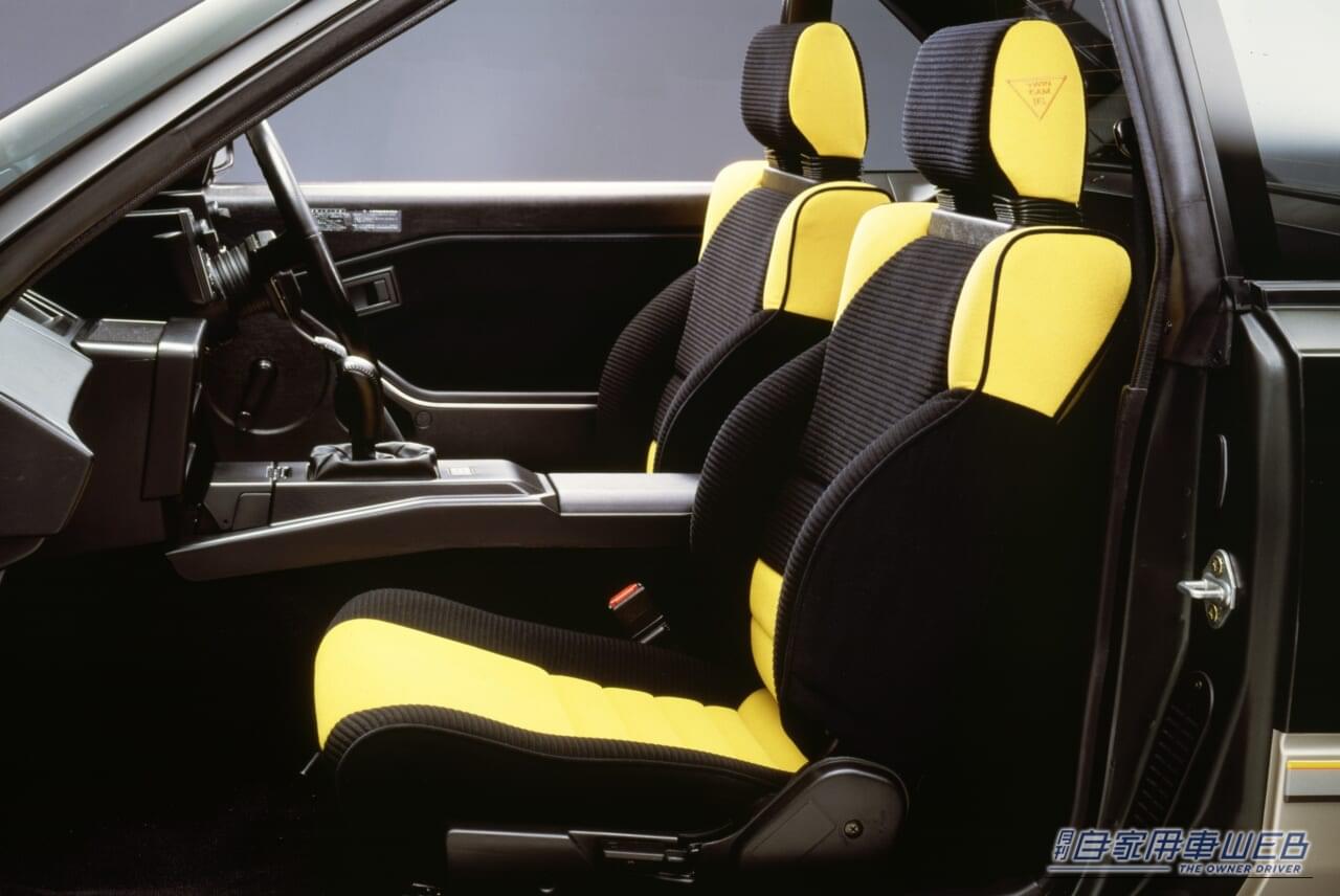初代MR2 シート|【成功と失敗の舞台裏・名車の商品企画室 No.01】ユーザーの期待に振り回され続けた、迷える〝日本初〞のミッドシップカー『トヨタMR2&MR-S』
