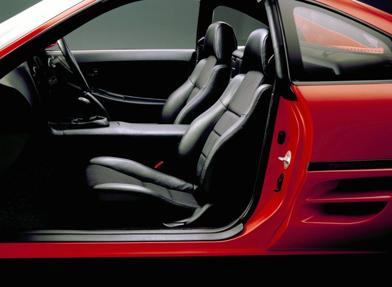2代目 MR2 シート｜【成功と失敗の舞台裏・名車の商品企画室  No.01】ユーザーの期待に振り回され続けた、迷える〝日本初〞のミッドシップカー『トヨタMR2＆MR-S』