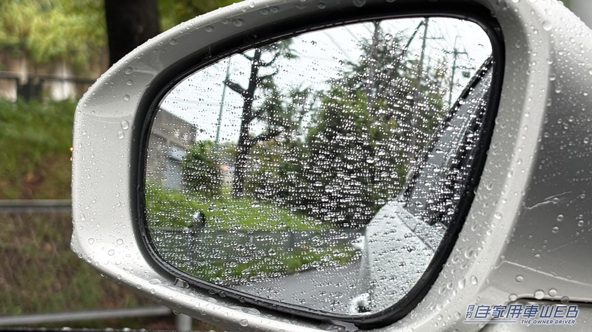「その手があったか…」水滴で見えない助手席側ドアミラー。運転席から一気にクリアにする方法。伸縮式ワイパーを実際に購入！ 隠れた名作カーグッズだと確信した理由