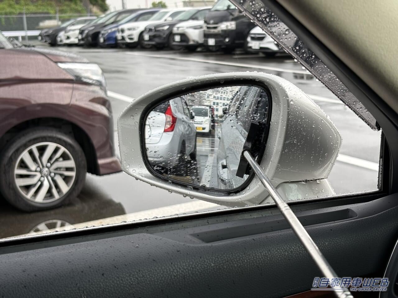 ｜「その手があったか…」水滴で見えない助手席側ドアミラー。運転席から一気にクリアにする方法。伸縮式ワイパーを実際に購入！ 隠れた名作カーグッズだと確信した理由