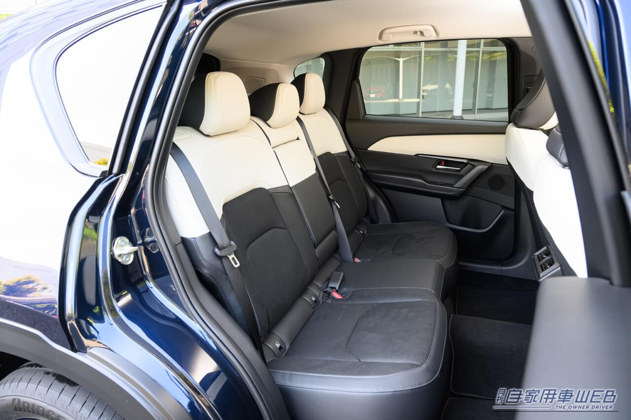 ｜「コスパのCX-5」か「万能のRAV4」か！ミドルSUV選びの主役2台、ベストバイはどっち？