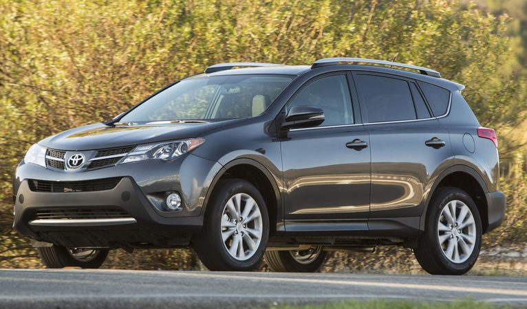 4th RAV4｜「32年前、CMにキムタクを起用して大バズリ！」  “乗用車ベースのSUV”という衝撃的なコンセプトで世界の常識を覆したクルマ【トヨタ・RAV4】