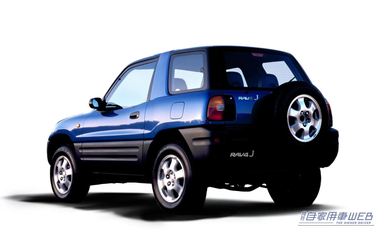初代RAV4（リヤビュー）｜「32年前、CMにキムタクを起用して大バズリ！」  “乗用車ベースのSUV”という衝撃的なコンセプトで世界の常識を覆したクルマ【トヨタ・RAV4】