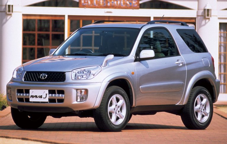2nd RAV4｜「32年前、CMにキムタクを起用して大バズリ！」  “乗用車ベースのSUV”という衝撃的なコンセプトで世界の常識を覆したクルマ【トヨタ・RAV4】