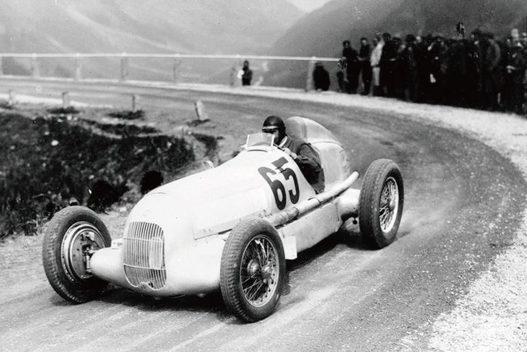 メルセデスベンツW25（1934）｜「日本車のサスペンションは海外では通用しない！」かつて欧米でボロ負けした日本車の足回りが、“世界基準”を掴み取るまでの軌跡