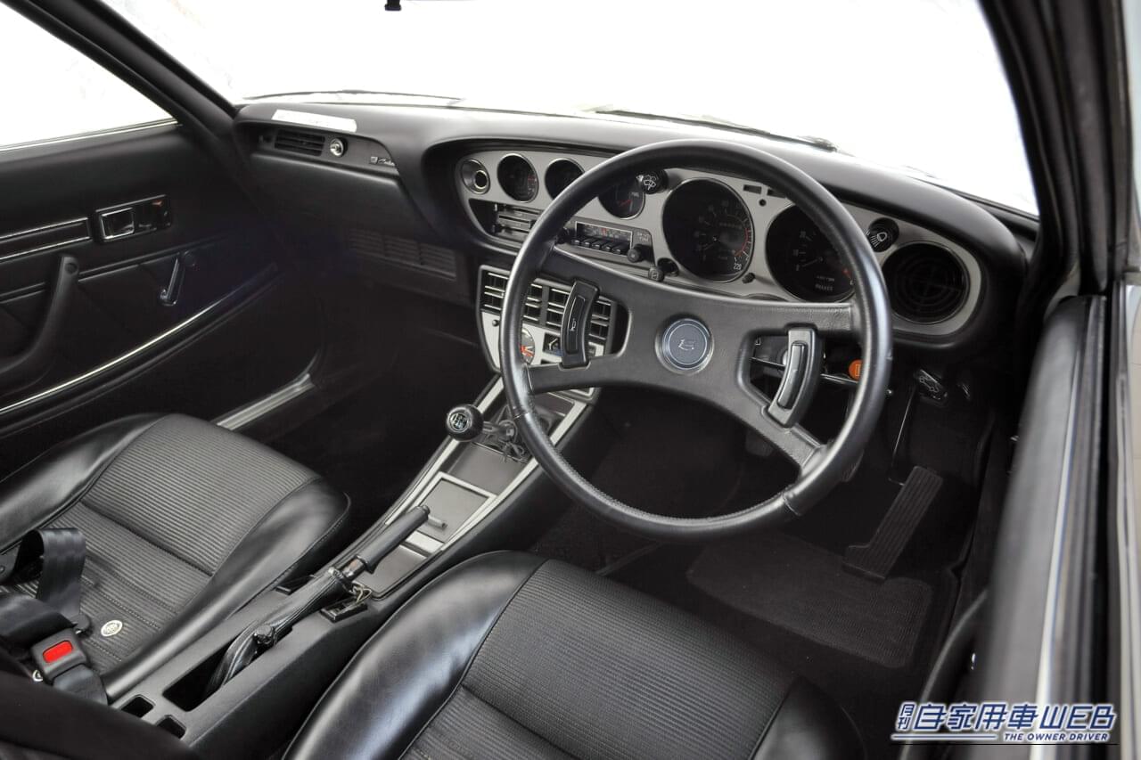 トヨタのセリカ リフトバック2000GTの車内、コックピットの写真｜「“パクリ”の声もあった特徴的なテールランプ」53年前のトヨタの名車。ライバル日産と頂点の座を奪い合った［セリカ リフトバック］を紹介