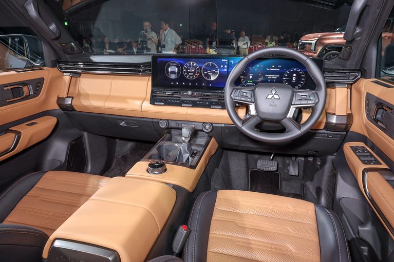 新型パジェロのインパネ｜新型パジェロ、現在判明していること10選！日本発売時期や4WDシステムなど気になるポイントを解説