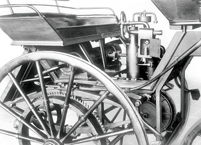 ベンツ ・モトールヴァーゲン（1886）｜「日本車のサスペンションは海外では通用しない！」かつて欧米でボロ負けした日本車の足回りが、“世界基準”を掴み取るまでの軌跡