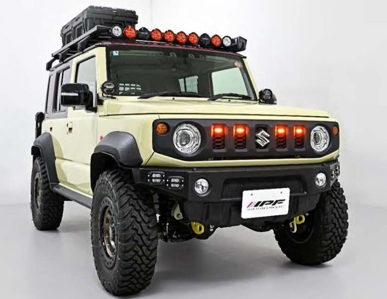 アンバーカラー装着車(純正グリル)|ジムニーシリーズが簡単にUSフェイスへと大変身! IPFから車体無加工で取付可能な「グリルマーカーforジムニー」が新発売。しかも車検対応。