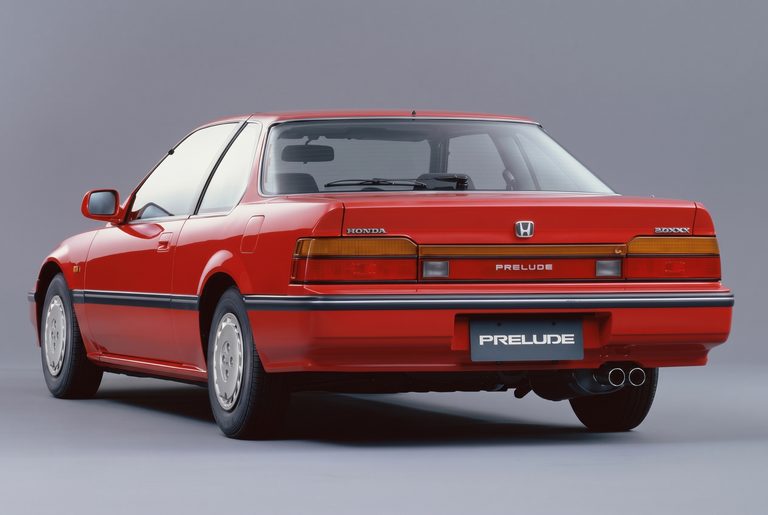 1987年登場の、ホンダの3代目プレリュード2.0XXのリアビュー｜「はっきり言ってオヤジグルマ」日本では失敗作…。地味な存在の初代モデルが、2代目でとんでもない大ヒット作に！ そして現代に復活した［ホンダ・プレリュード］の変遷をたどる