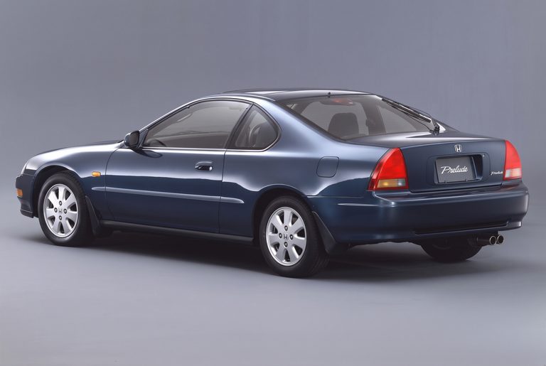 4代目プレリュード2.2Si VTEC　（1991年）｜「はっきり言ってオヤジグルマ」日本では失敗作…。地味な存在の初代モデルが、2代目でとんでもない大ヒット作に！ そして現代に復活した［ホンダ・プレリュード］の変遷をたどる
