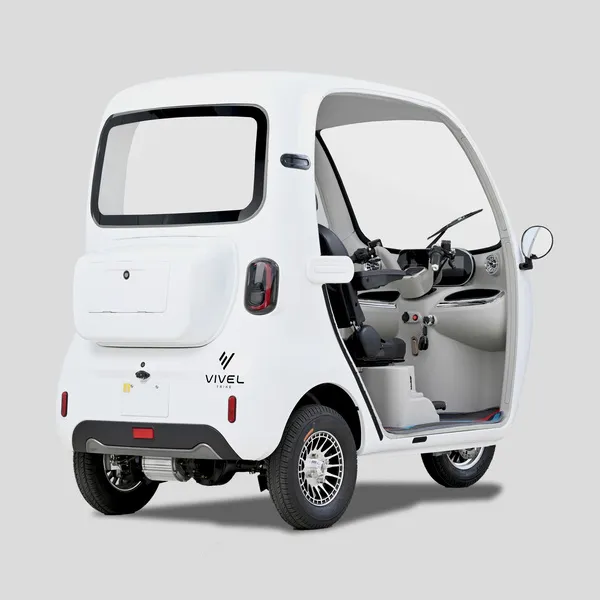 VIVEL TRIKE coco｜「これクルマ？ バイク？」88万円で3人乗り！ 普通免許で運転できてヘルメット不要の「電動トライク」ってどんな乗り物？ 最高50km/h、100V充電にも対応