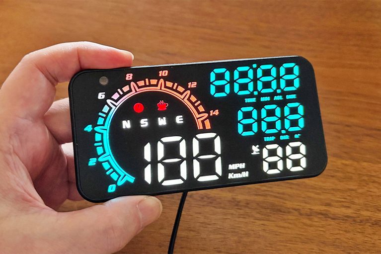 wiiyiiのGPSスピードメーターG11｜「えっ…コレ意外と使えるじゃん」GPS搭載で様々な情報を表示。配線不要でポン付けOKのディスプレイを購入し愛車に装着！［wiiyii スピードメーターG11］