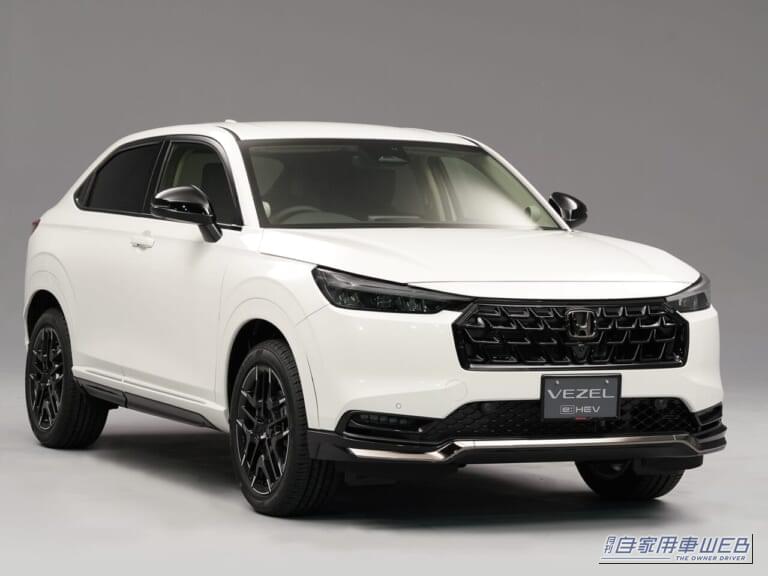 メッキの煌めきから深みのある黒へ。ホンダヴェゼルの純正パーツ「Black Sports Style」が魅せる上質でスポーティな佇まい