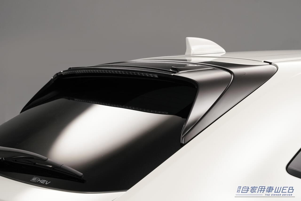 ホンダアクセス「Black Sports Style」｜メッキの煌めきから深みのある黒へ。ホンダヴェゼルの純正パーツ「Black Sports Style」が魅せる上質でスポーティな佇まい