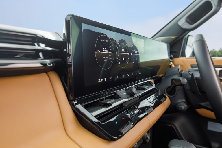 三菱 新型パジェロ SUPER EXCEED|【先行予約は5500台】新型パジェロ発売!「どこが変わった?」。ファンが気になるメカニズムと装備の進化点を解説