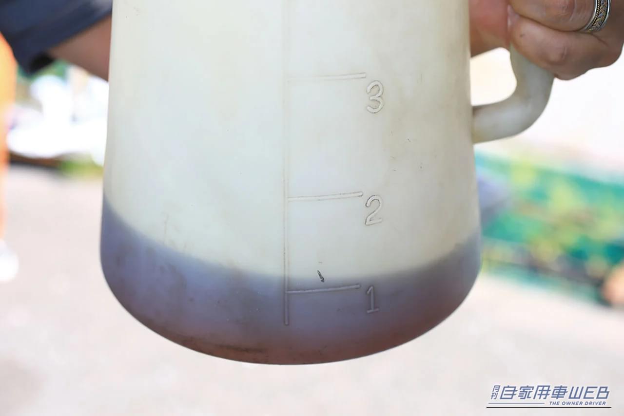 1Lずつ増量しながら走って排気の変化をチェック|エンジンオイルを入れすぎるとどうなる? 4L増量で白煙モクモク、ノッキング発生! 禁断のクルマ実験室#1
