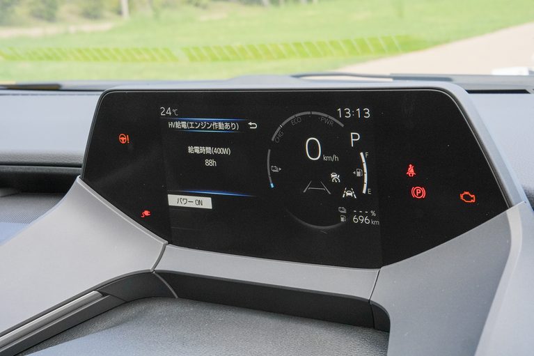 トヨタ　プリウスPHEV｜普段はEV、遠出はハイブリッド！プリウスPHEVが変える「これからのクルマ生活」【トヨタが歩む、マルチパスウェイという選択】