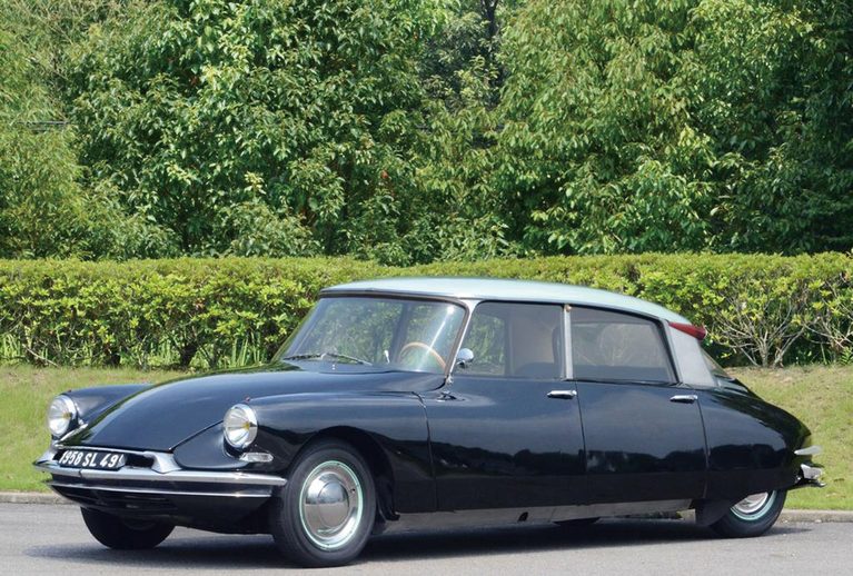 ハイドロニューマチックサスペンション　シトロエン・DS19（1955）｜「日本車のサスペンションは海外では通用しない！」かつて欧米でボロ負けした日本車の足回りが、“世界基準”を掴み取るまでの軌跡