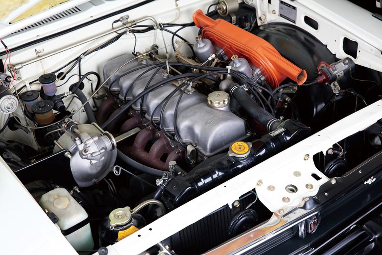 2ドアハードトップ搭載のM型エンジン｜「60年前に採用！ クラウンの礎を築いたペリメーターフレームとM型エンジン」白いクラウン・3代目（MS51系）が追い求めた“日本の美”