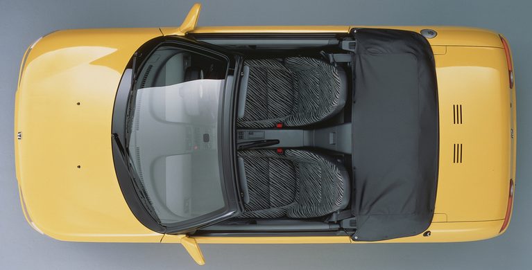 ホンダビート（真上）｜「8500回転というバイク並みの高回転エンジン」35年前に登場した軽ミッドシップスポーツはF1譲りのメカニズムだった！【ホンダ・ビート】
