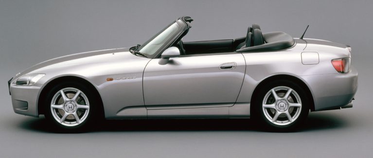S2000ルーフオープン|「正気の沙汰じゃない! レブリミッター9000回転の咆哮」ホンダが27年前に本気で作った『公道を走るF1』、 S2000のヤバすぎる実力