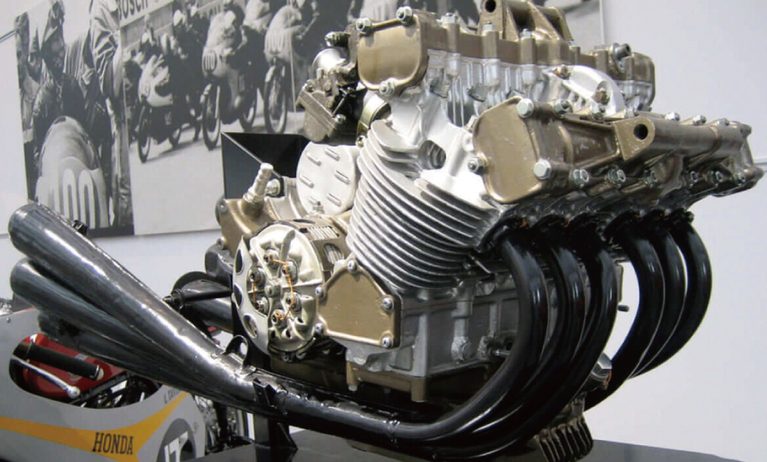 ホンダドリームCB450　エンジン｜「かつて、腕利き職人のみが組み立てることができた特別なメカニズム＝DOHC」その緻密なメカニズムを量産化させた日本の生産技術の凄さ