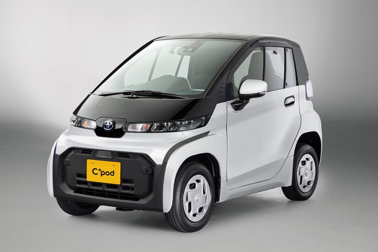 トヨタの超小型電気自動車「C+pod」|「そんなに少ないんだ?」今では4球場しか採用していないリリーフカー。阪神・甲子園球場ではトヨタの超小型EVがド派手なトラ柄に変身して大活躍!