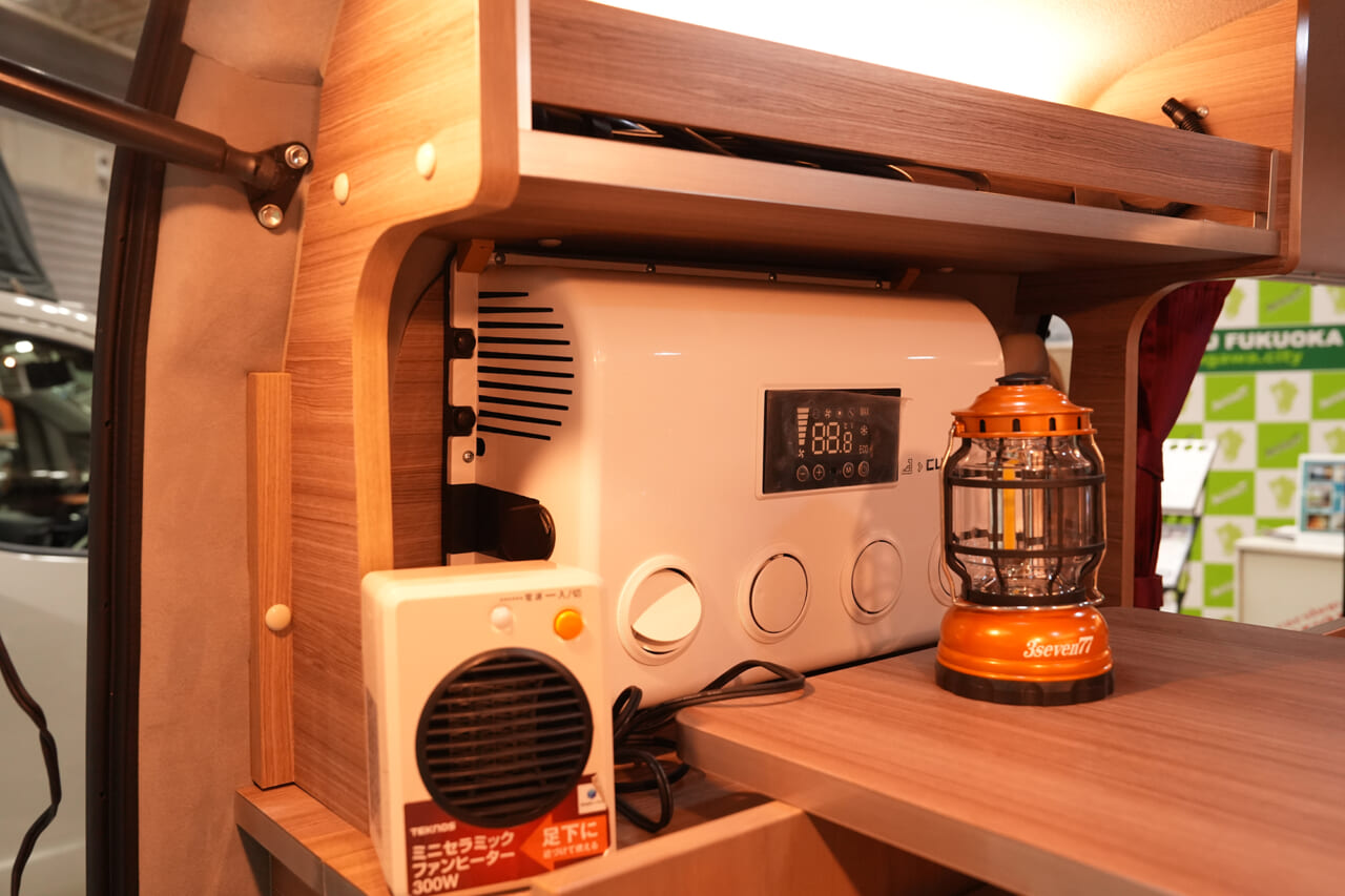 ｜まさに「動くワンルーム」。高出力2200Wで自宅の家電がそのまま使える軽キャンパー、秘密基地感がたまらない！
