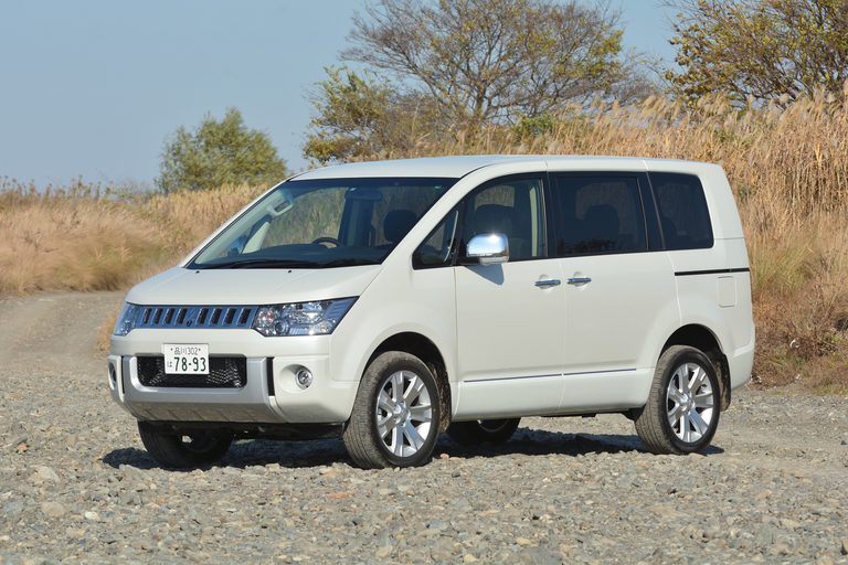デリカD:5（2015モデル・シャモニー）｜「なぜ20年目が一番売れるの？」上期1万6798台で過去最高を更新！最新「デリカD:5」がベテランなのに爆売れする凄さ