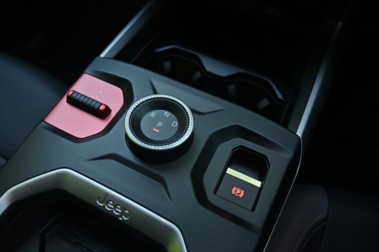新型ジープ・コンパス｜520万円からの新型ジープ・コンパス試乗！ 欧州生産で洗練された走りと価格のバランスを検証
