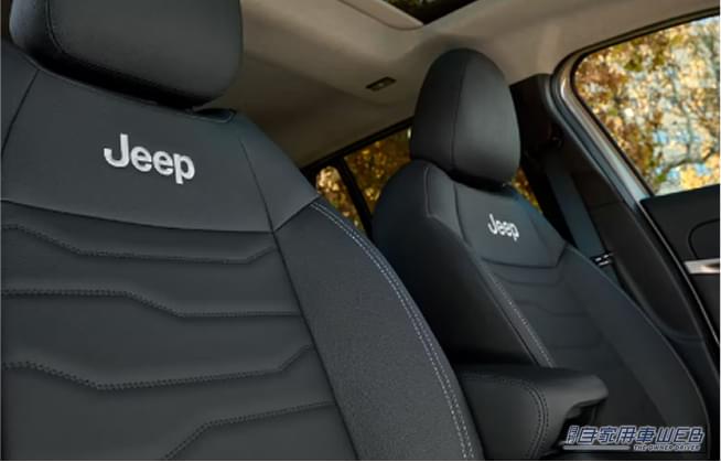 Jeep® Avenger 4xe Hybrid Edition X|街乗りも悪路もこの1台で掛け合わせる! ジープのコンパクトSUV「アベンジャー 4xe」にオレンジの差し色が映える特別仕様車「Edition X」が登場