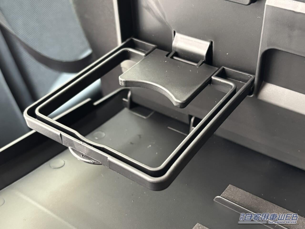 ｜「まるで純正品のように車内に馴染む」ヘッドレストに装着するだけでOK！ 後席の快適性が向上！ 幅広い車種に対応する［EXEA EB-209 リアトレイ］を愛車に装着！